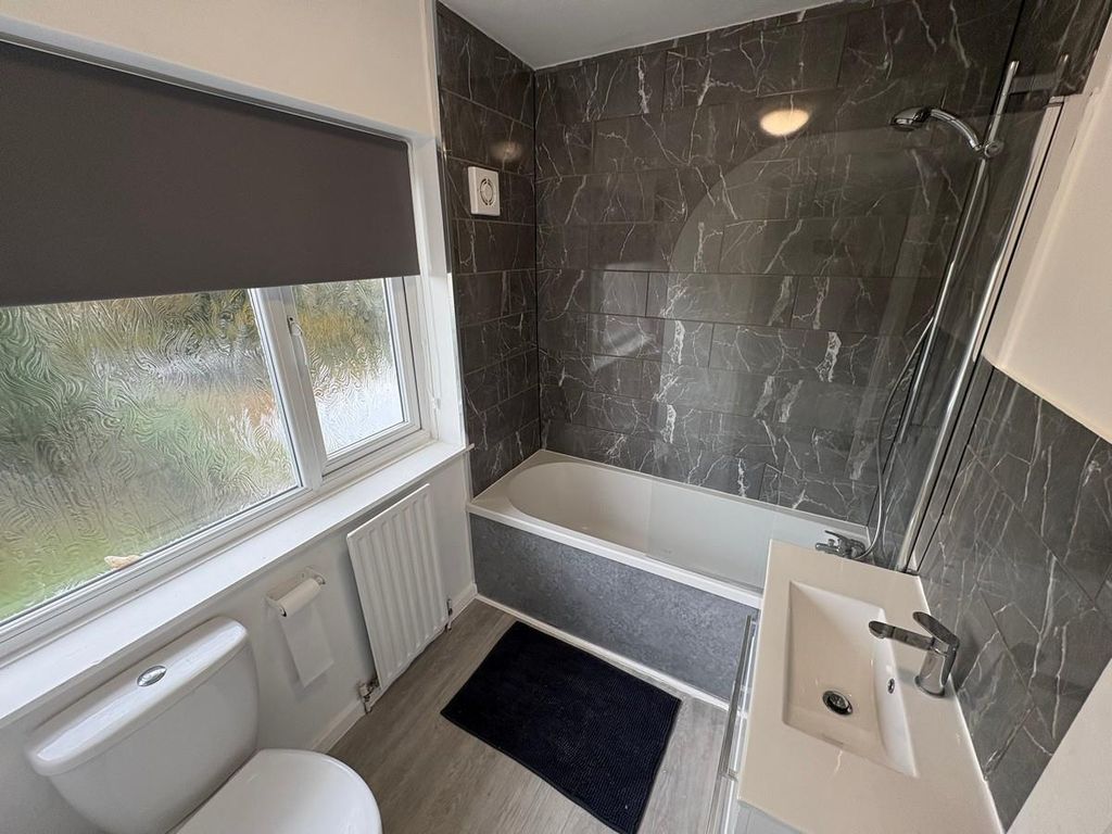 Property photo 3 of 14 Bathroom