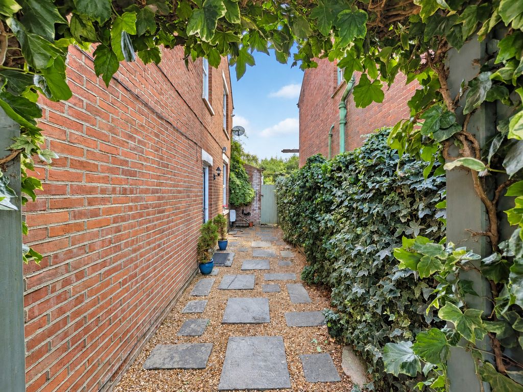 Property photo 3 of 42