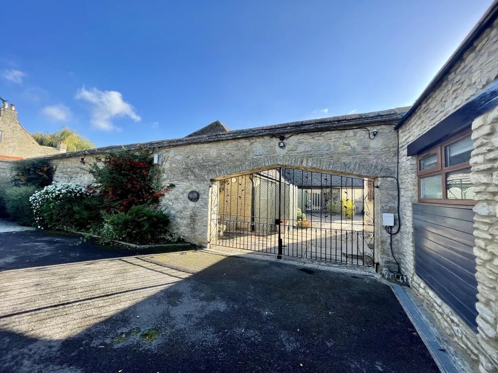 Property photo 1 of 11 External