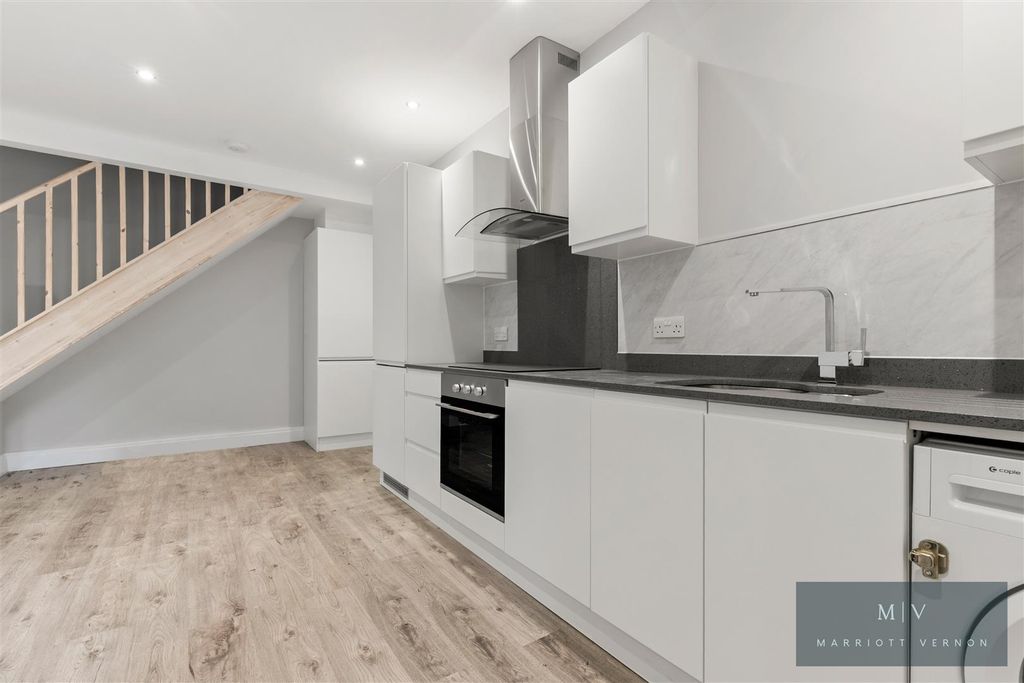 Property photo 3 of 9 Brighton Road 305-309 1 MV-1.Jpg