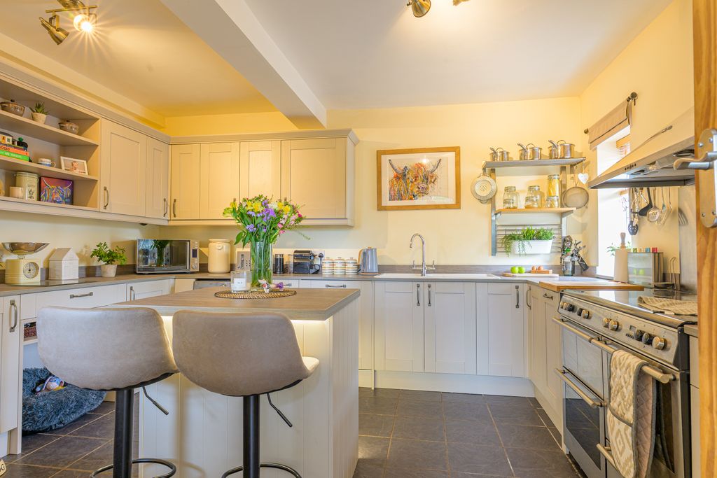 Property photo 3 of 23 Kitchen