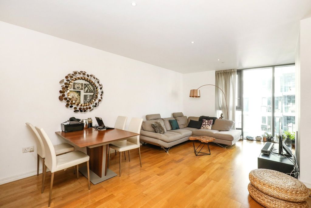 Property photo 1 of 10 Reception