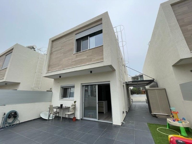 Property photo 1 of 3