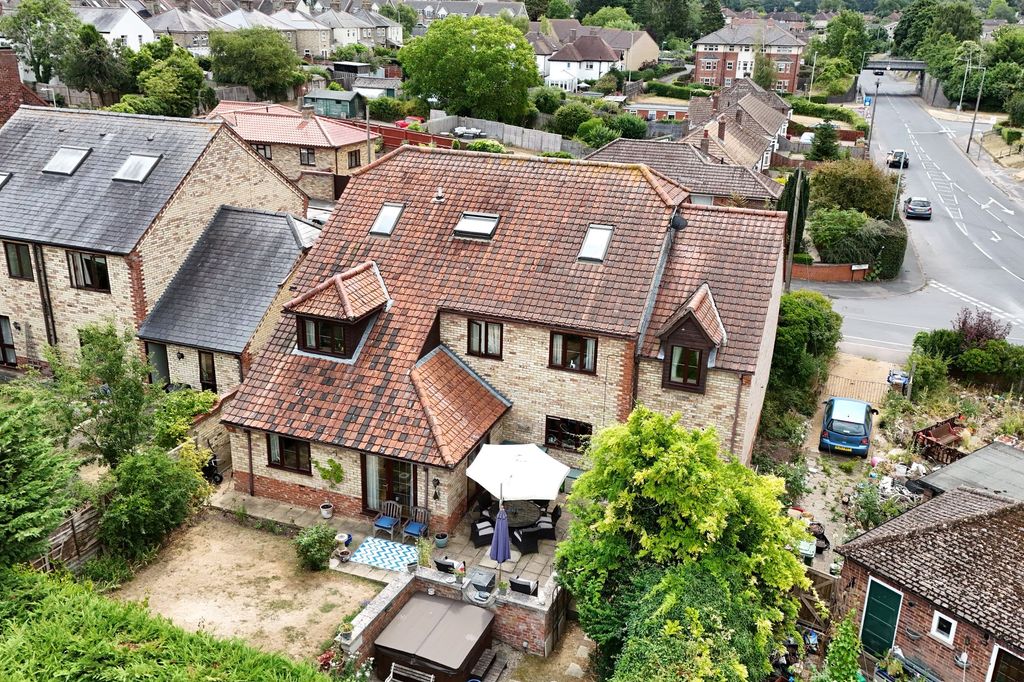 Property photo 3 of 29