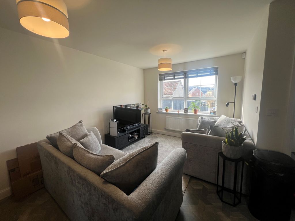 Property photo 3 of 11 Living Room