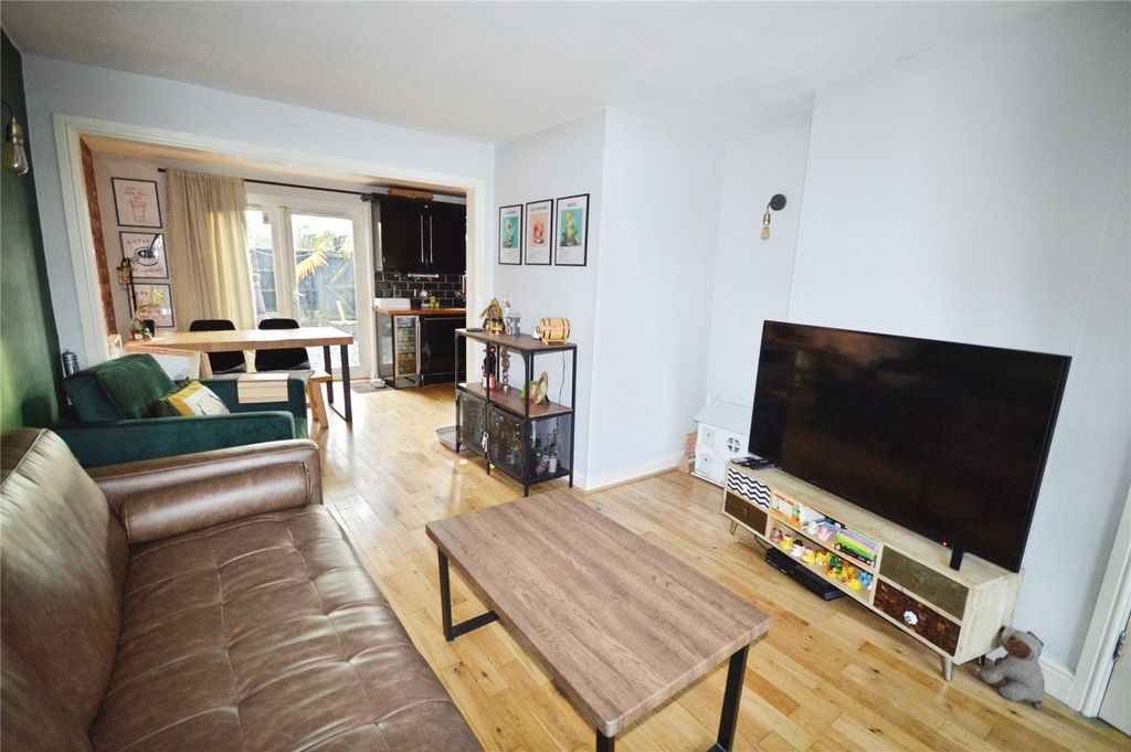 Property photo 3 of 17 Lounge Area