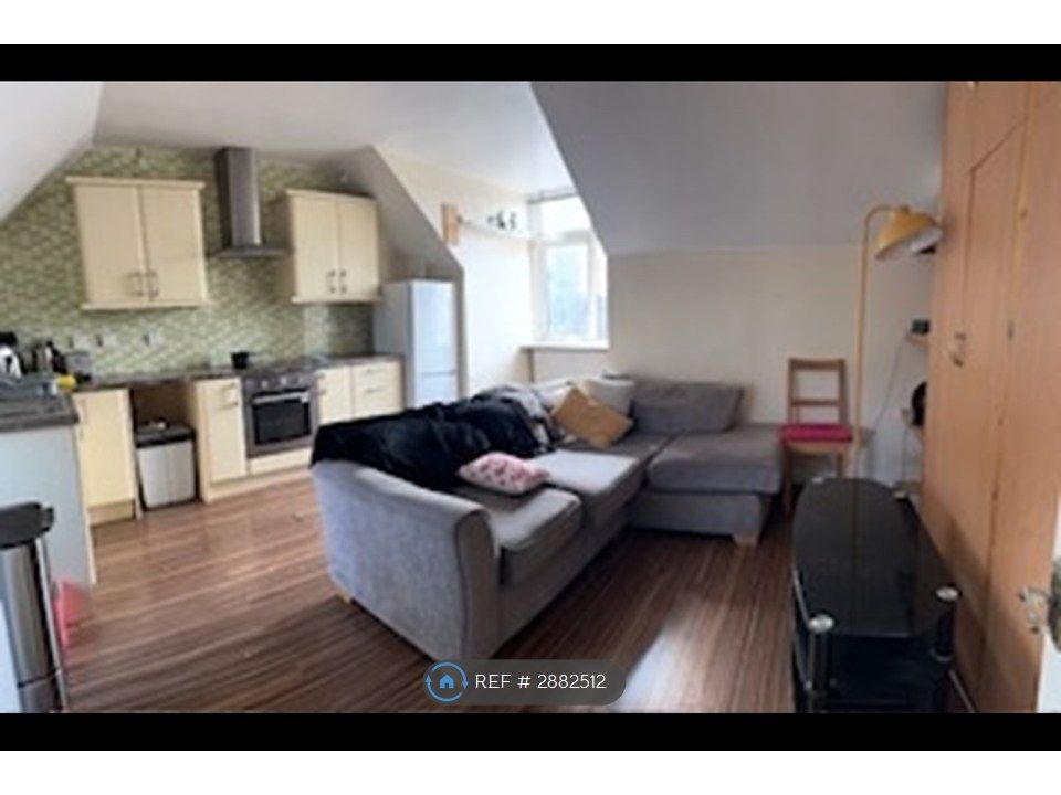 Property photo 1 of 7 Kitchen With Lounge Area
