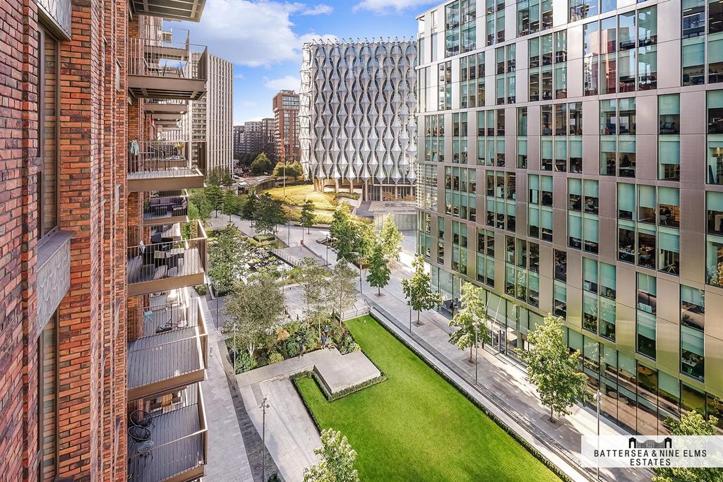 Property photo 2 of 27