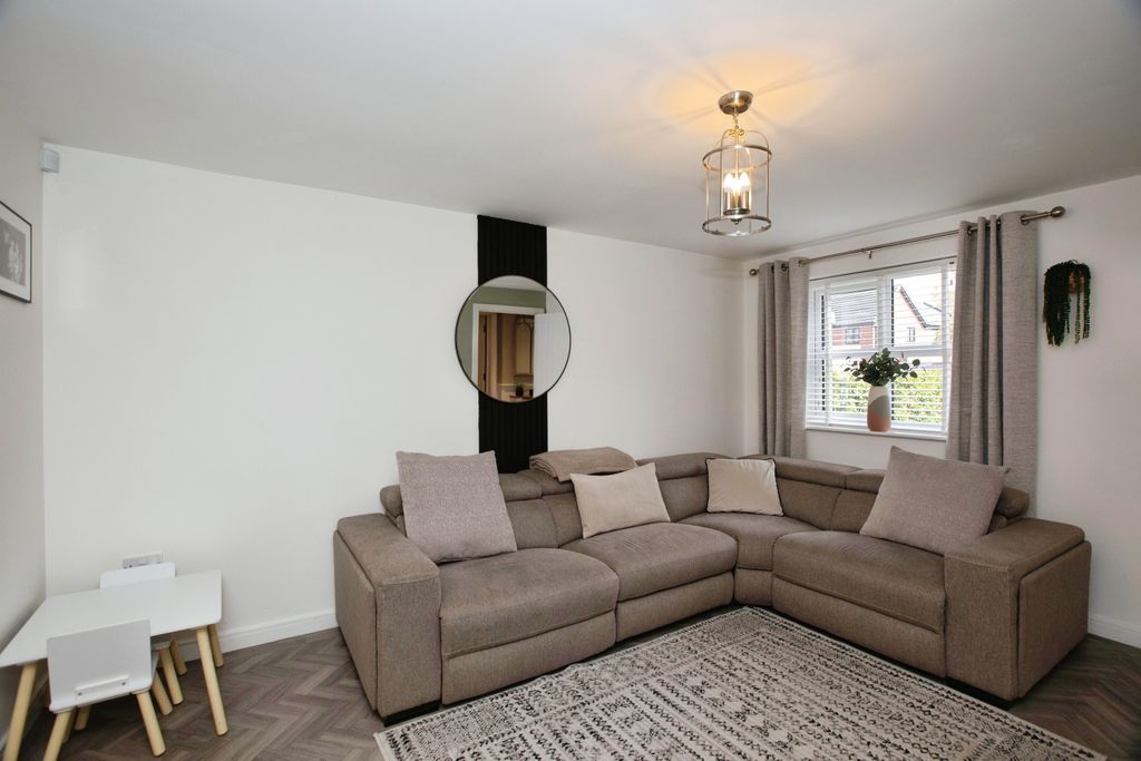 Property photo 3 of 19