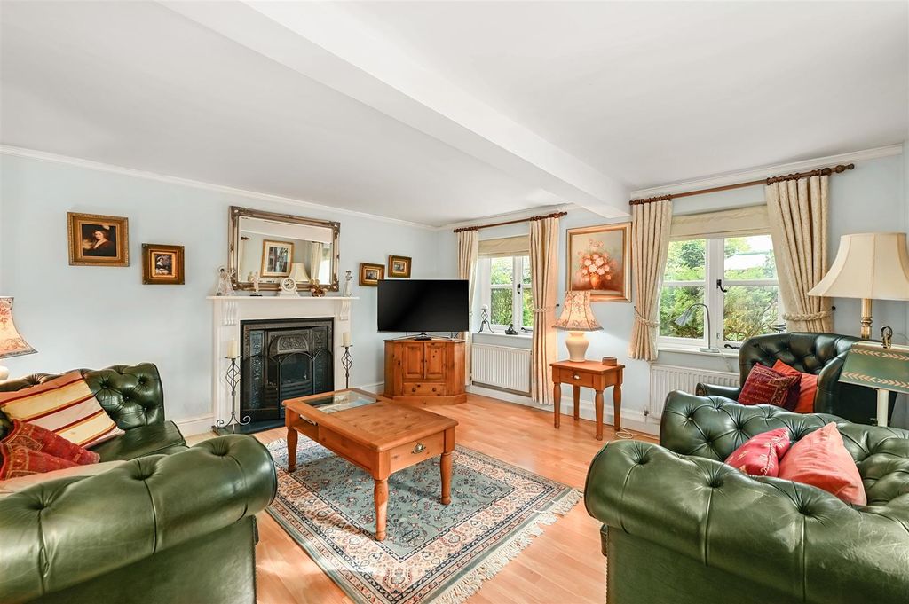 Property photo 3 of 12 Garden Cottage Tn36 (9)
