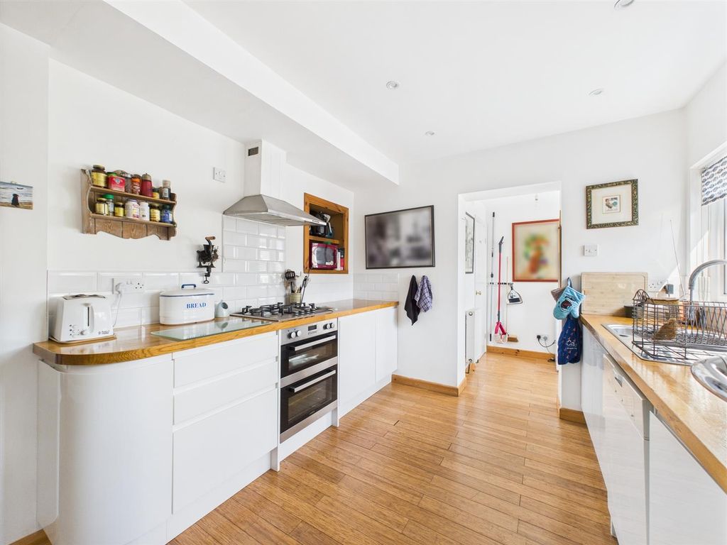 Property photo 2 of 28 Cam02295G0-Pr0267-Still011.Jpg