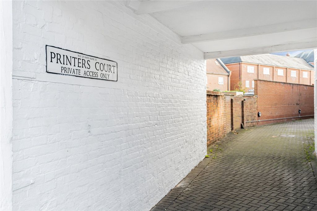 Property photo 2 of 14 Entrance Way