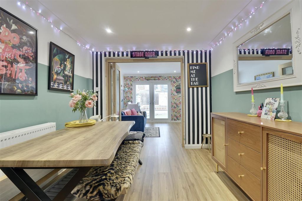 Property photo 3 of 18 3908552C-31A0-49B9-8498-C2D5Eddaca66_1_201_A.Jpeg