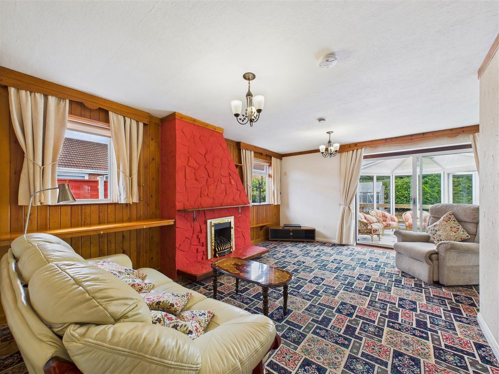 Property photo 2 of 15 Lounge