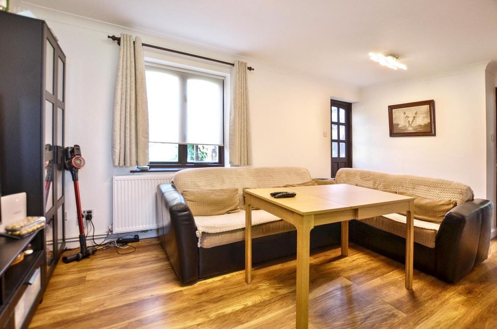 Property photo 3 of 10 Lounge / Diner