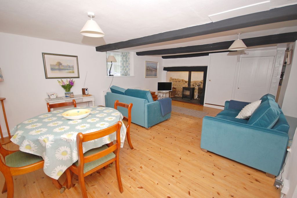 Property photo 3 of 12