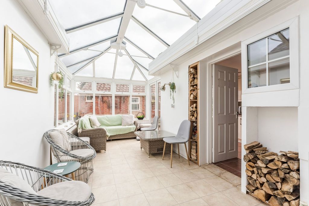 Property photo 2 of 25