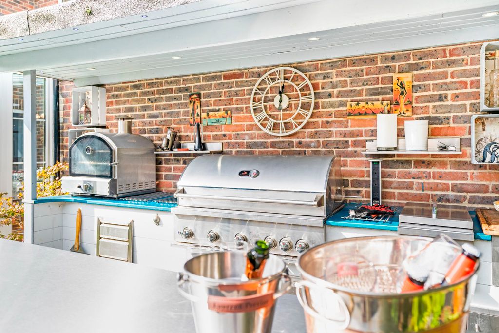 Property photo 3 of 31