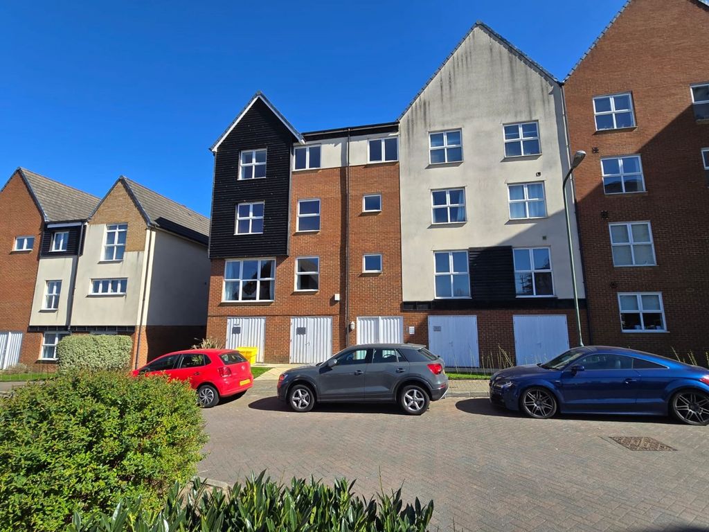 Property photo 1 of 8 External