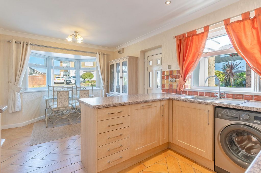 Property photo 2 of 25