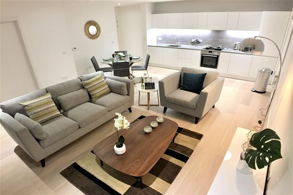 Property photo 2 of 12 (Main)