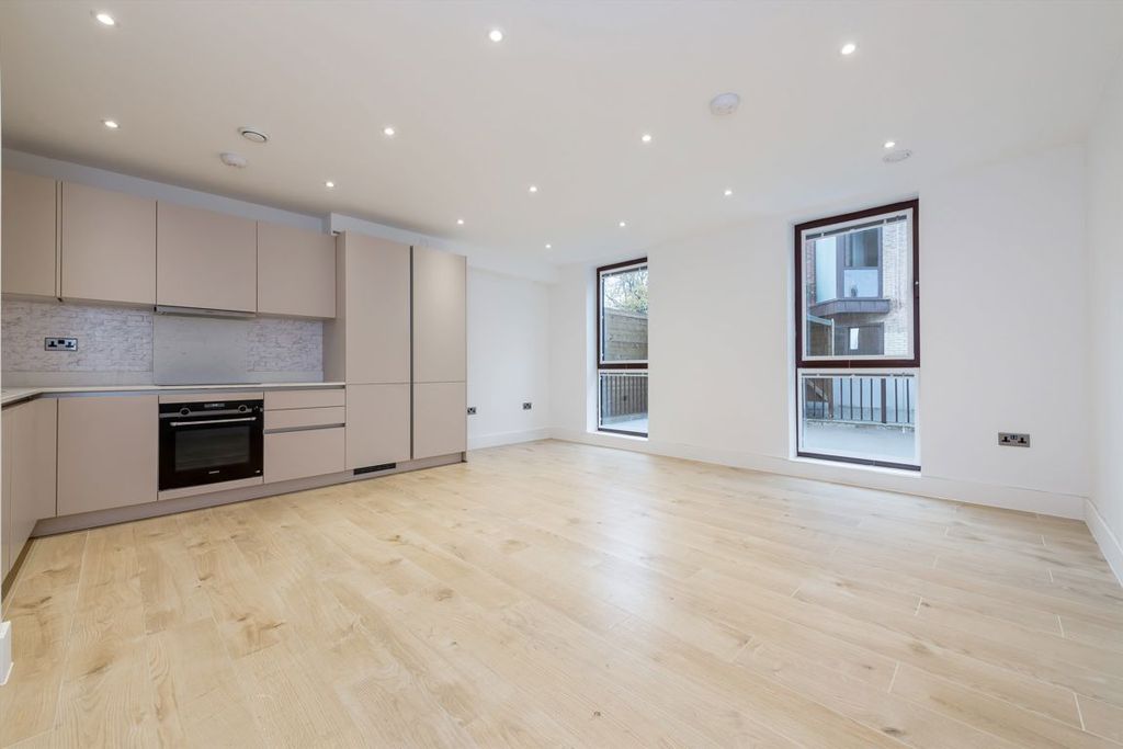 Property photo 2 of 9