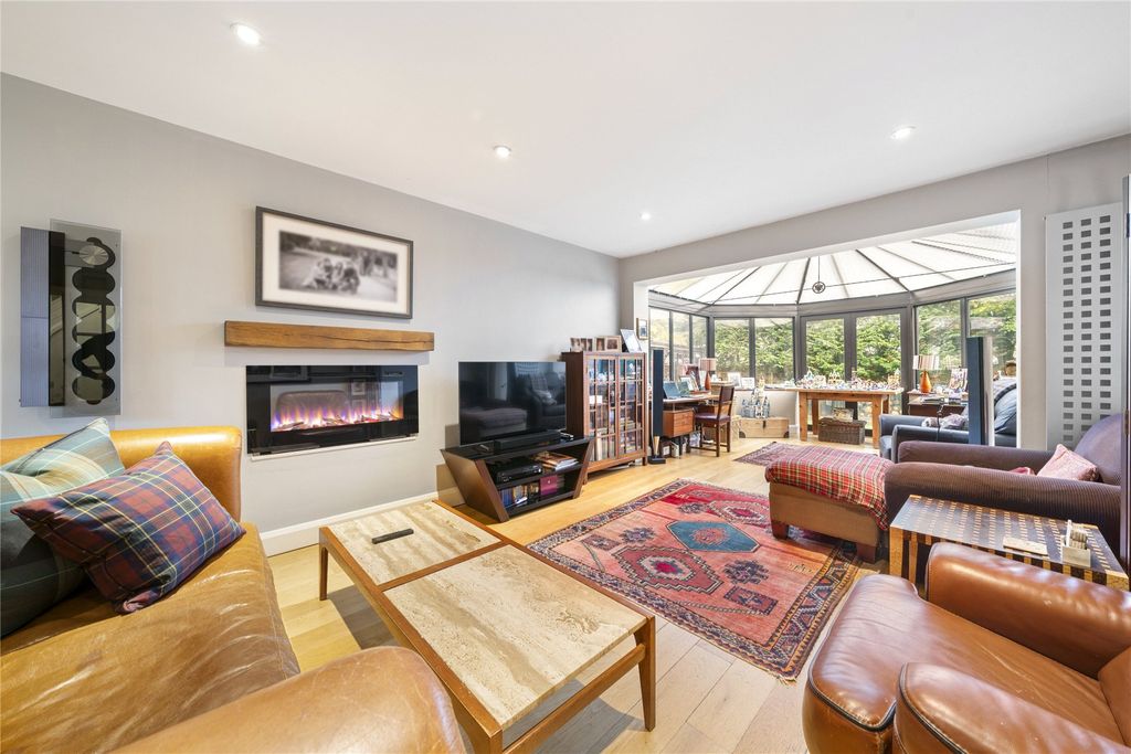 Property photo 3 of 19 Reception