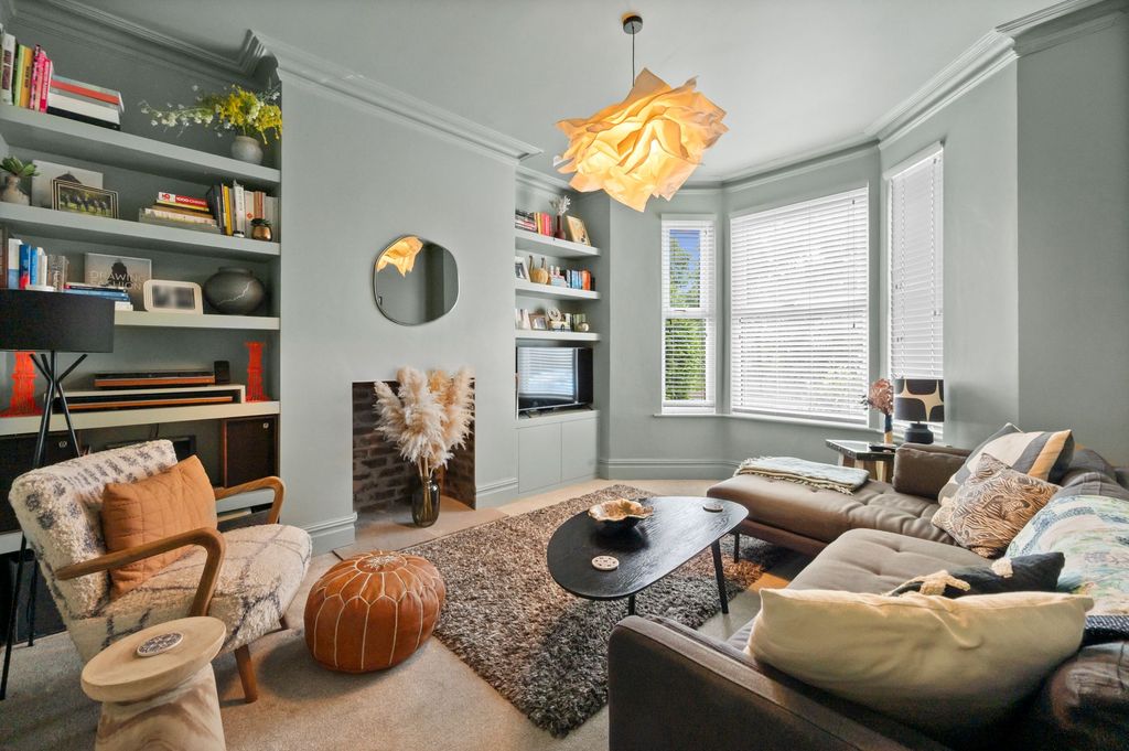 Property photo 2 of 23
