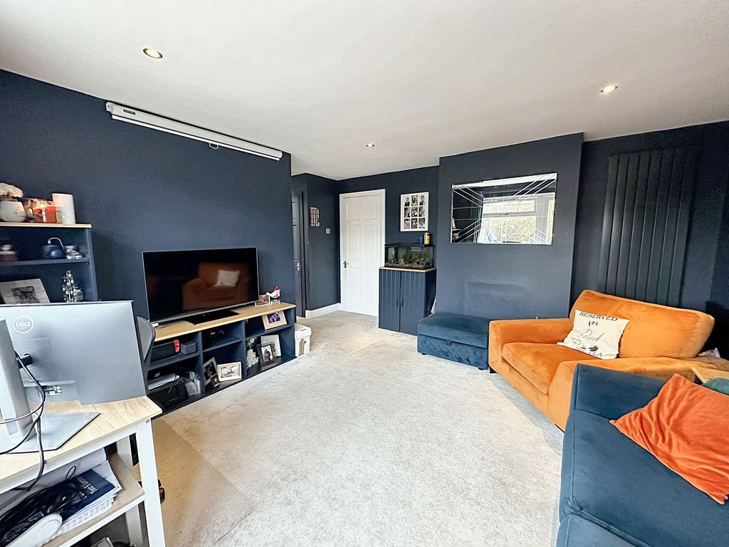 Property photo 3 of 11 Living Room