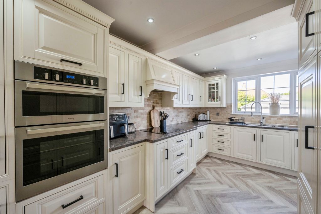 Property photo 3 of 24