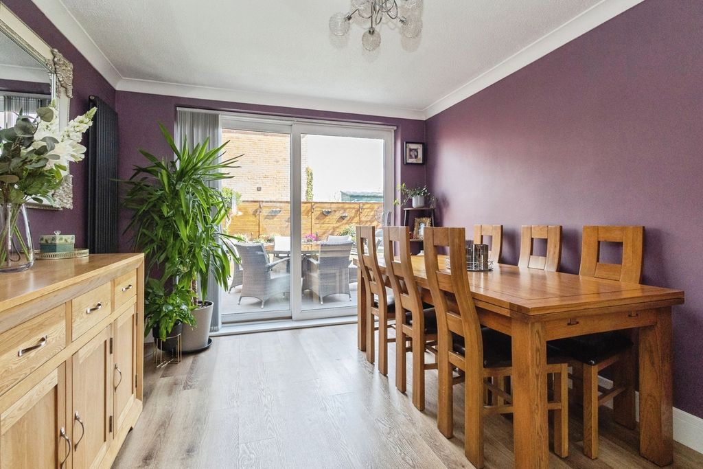 Property photo 3 of 18 Pbox-Img.Jpg