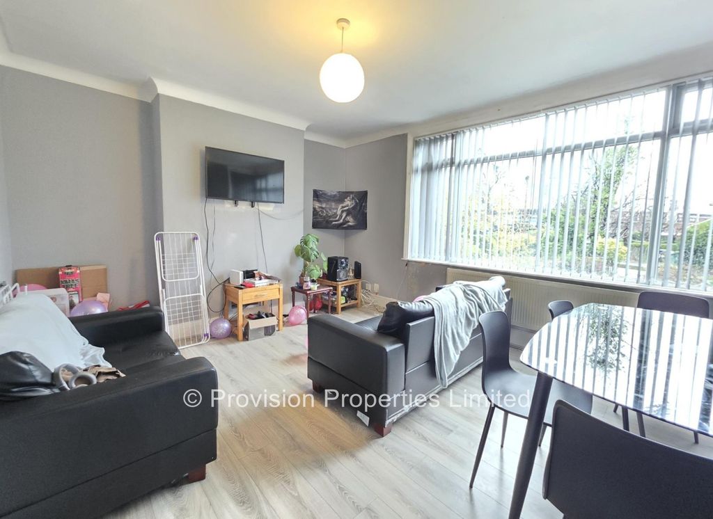 Property photo 1 of 8 Photo