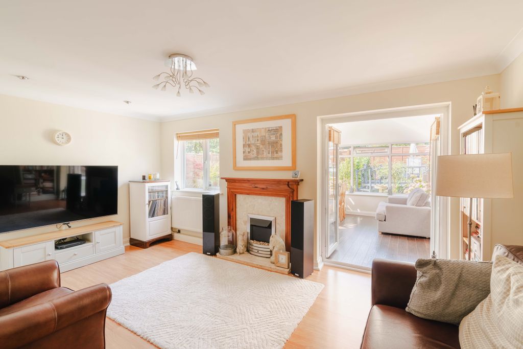 Property photo 2 of 21 9
