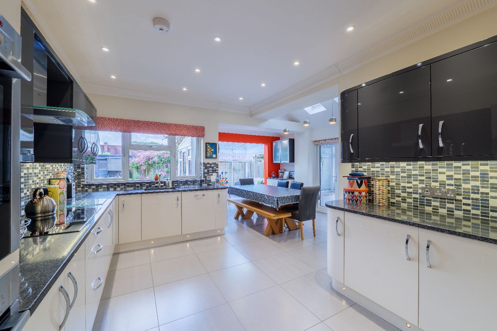 Property photo 2 of 28 5229314