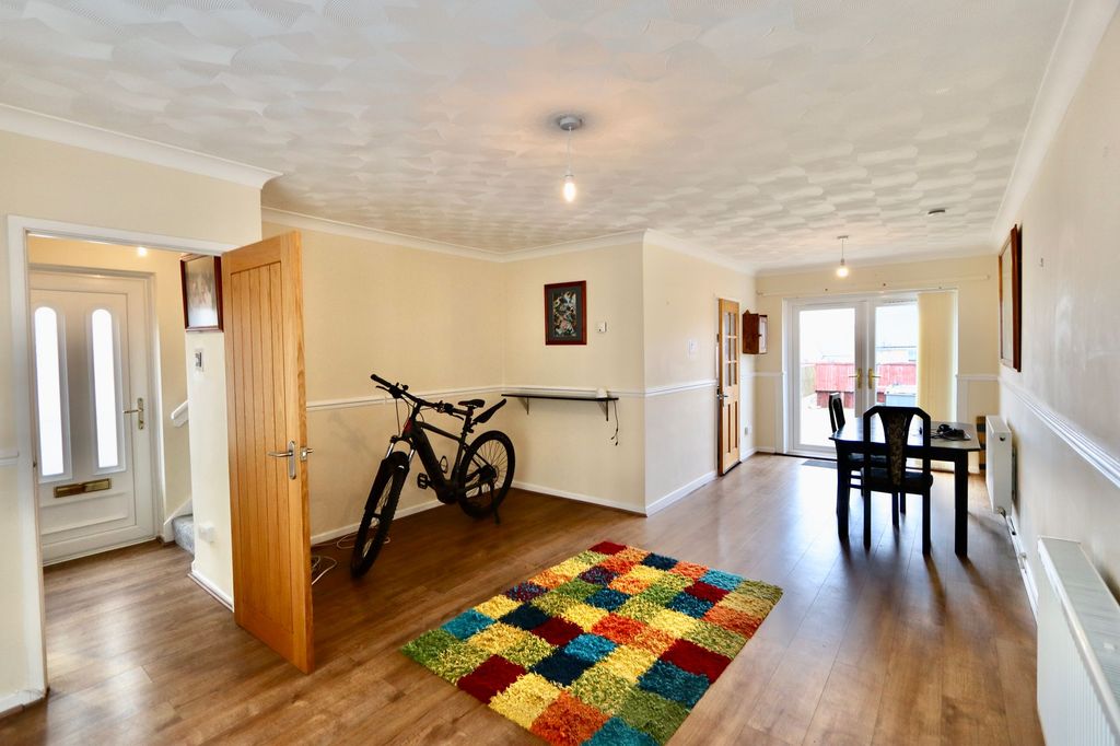 Property photo 3 of 32