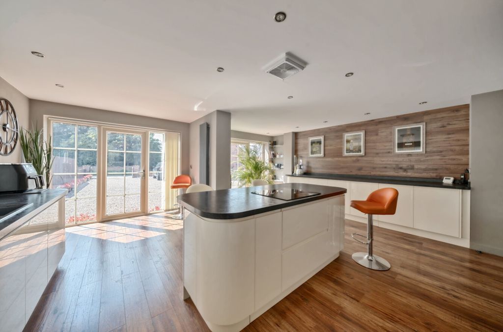 Property photo 2 of 21 1165944 (12)