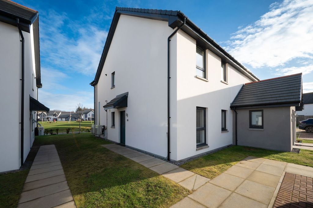 Property photo 3 of 21