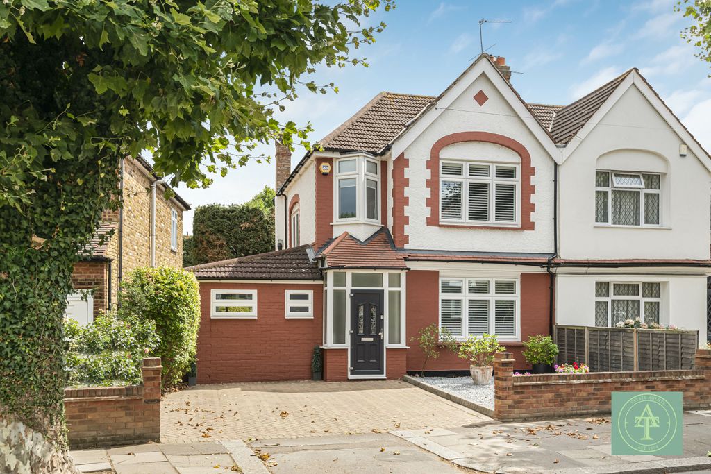 Property photo 1 of 25 Three Bedroom Semi Detached House
