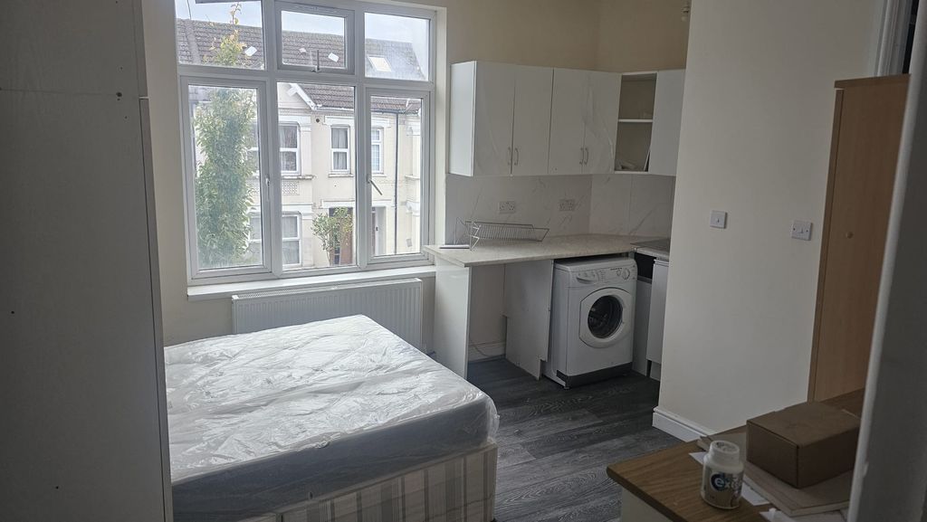 Property photo 1 of 2