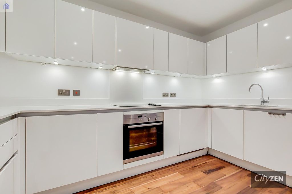Property photo 3 of 19 Kitchen
