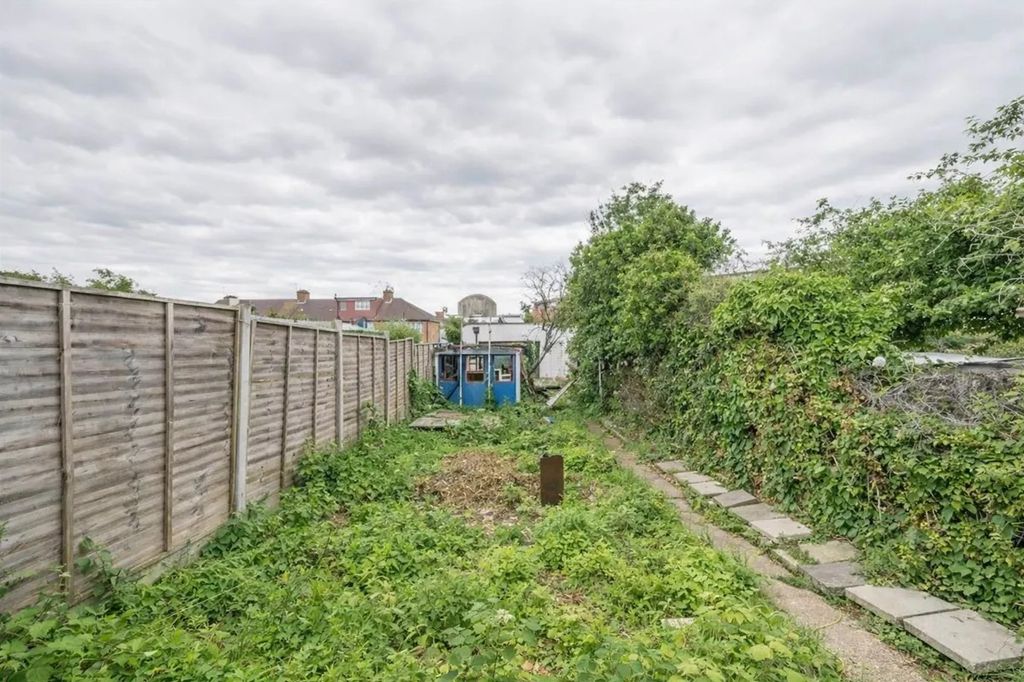 Property photo 2 of 12