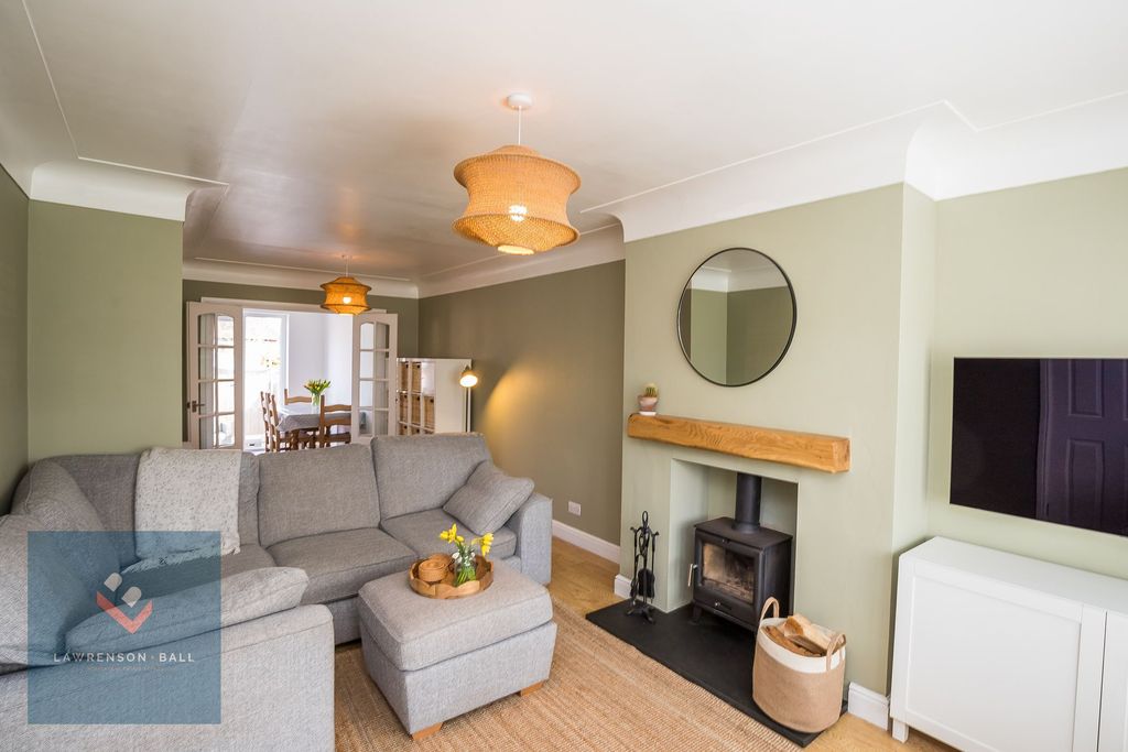 Property photo 2 of 25 Living Room