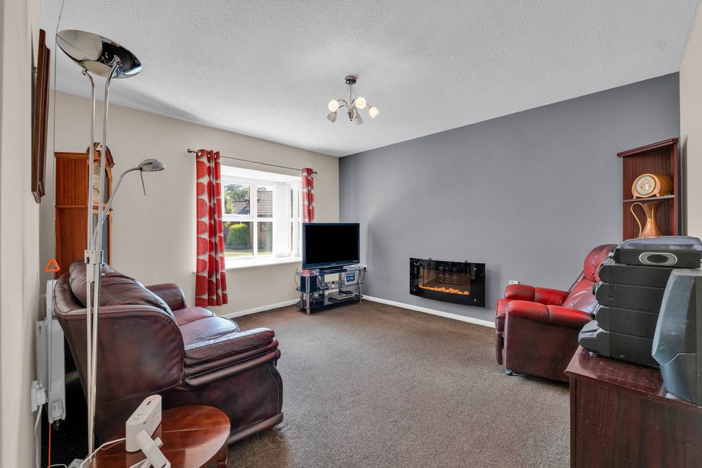 Property photo 3 of 14