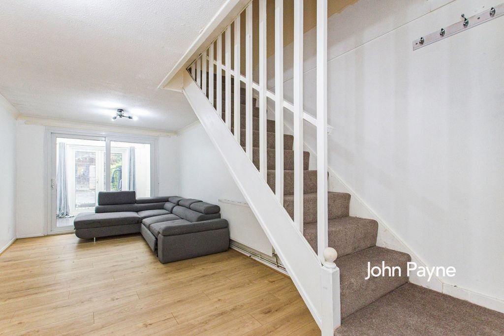 Property photo 3 of 10 Hallway