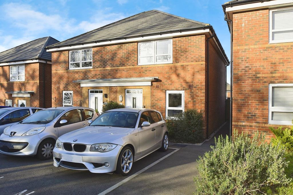 Property photo 1 of 10 Front (Exterior)