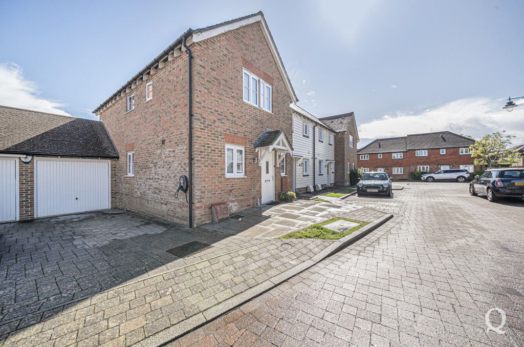 Property photo 1 of 19 Bb84d283-F30c-484...