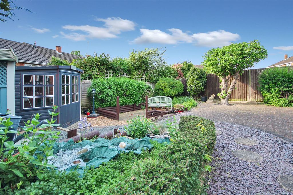 Property photo 2 of 18 Garden..Jpg
