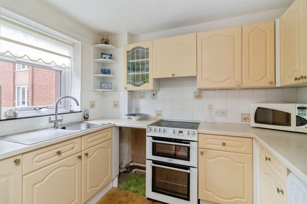 Property photo 3 of 12