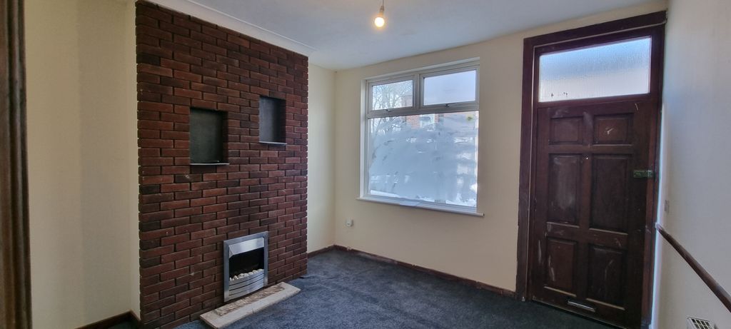 Property photo 2 of 9 Livingroom