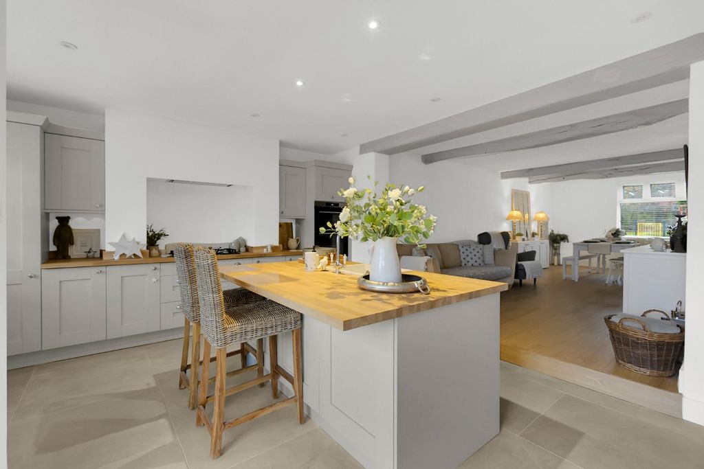 Property photo 3 of 37 4779144